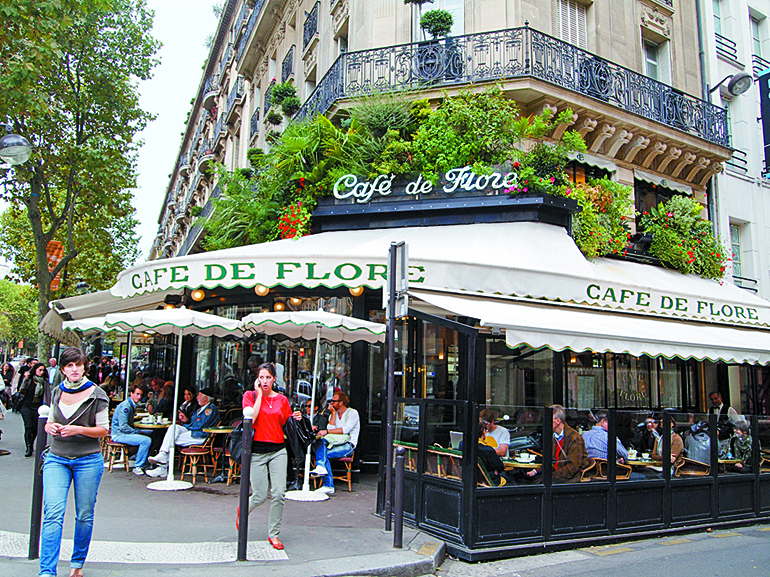 프랑스의 오랜 역사를 품은 카페 드 플로르